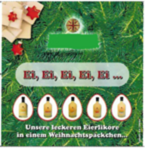 Weihnachtliche Werbung für Eierliköre mit Tannenhintergrund